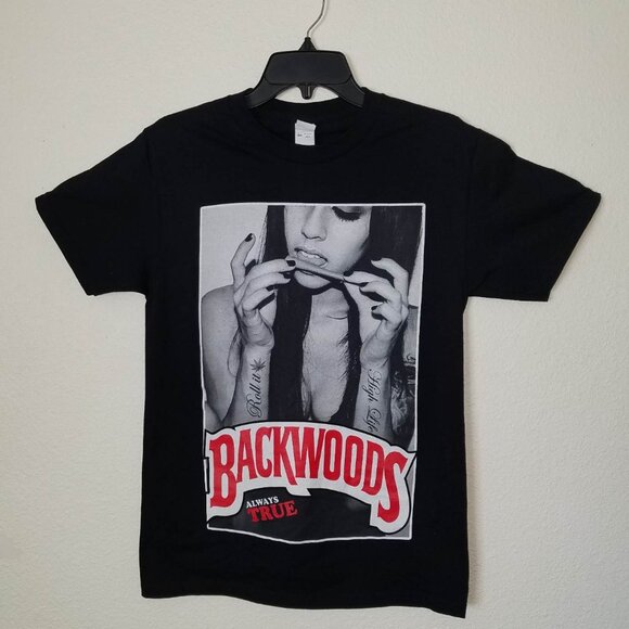New "Backwoods Girl Rolling A Blunt" Unisex T-Shirt. Available From Small-2XL - Picture 1 of 2